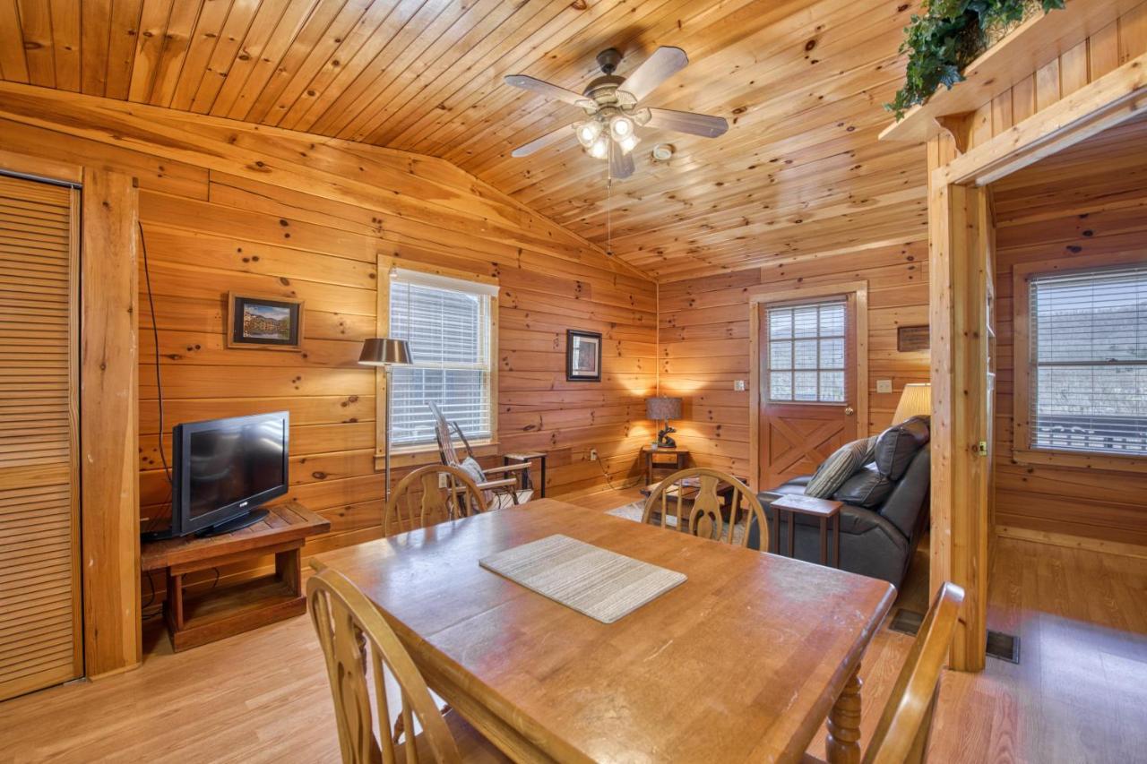 Campground Cabin Lake Junaluska Екстериор снимка